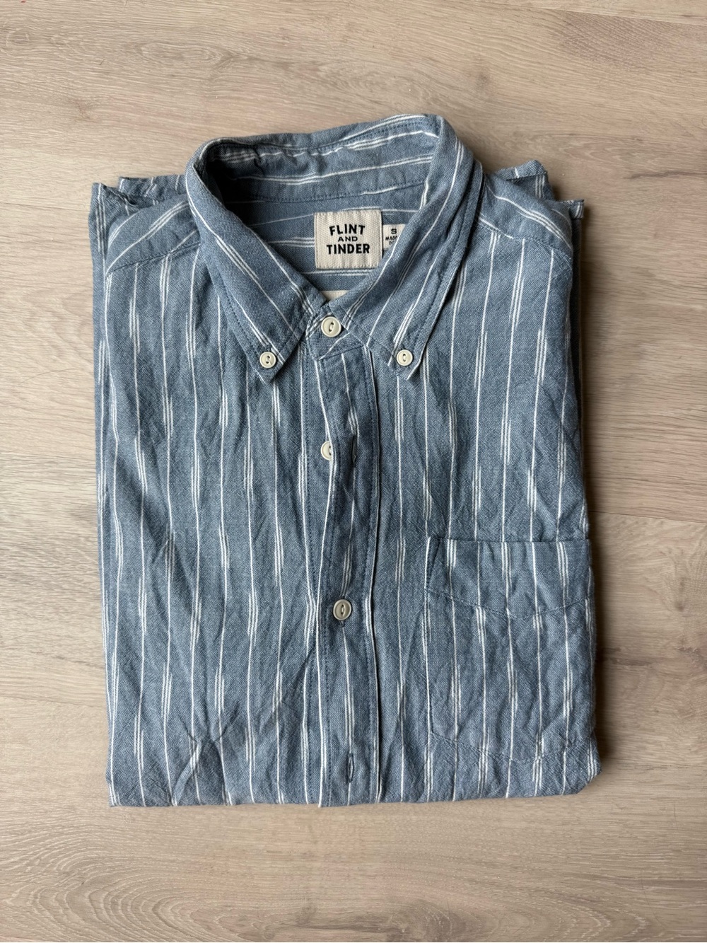 Huckberry - Flint and Tinder Classic Chambray Short Sleeve Shirt - Small